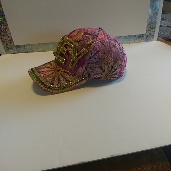 Decretive Rhinestone Floral Cap - Picture 3 of 4